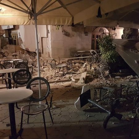 Griechische Urlaubsinsel von Tsunami verwüstet - 2 Tote, 120 Verletzte Griechische Urlaubsinsel von Tsunami verwüstet - 2 Tote, 120 Verletzte (Foto)