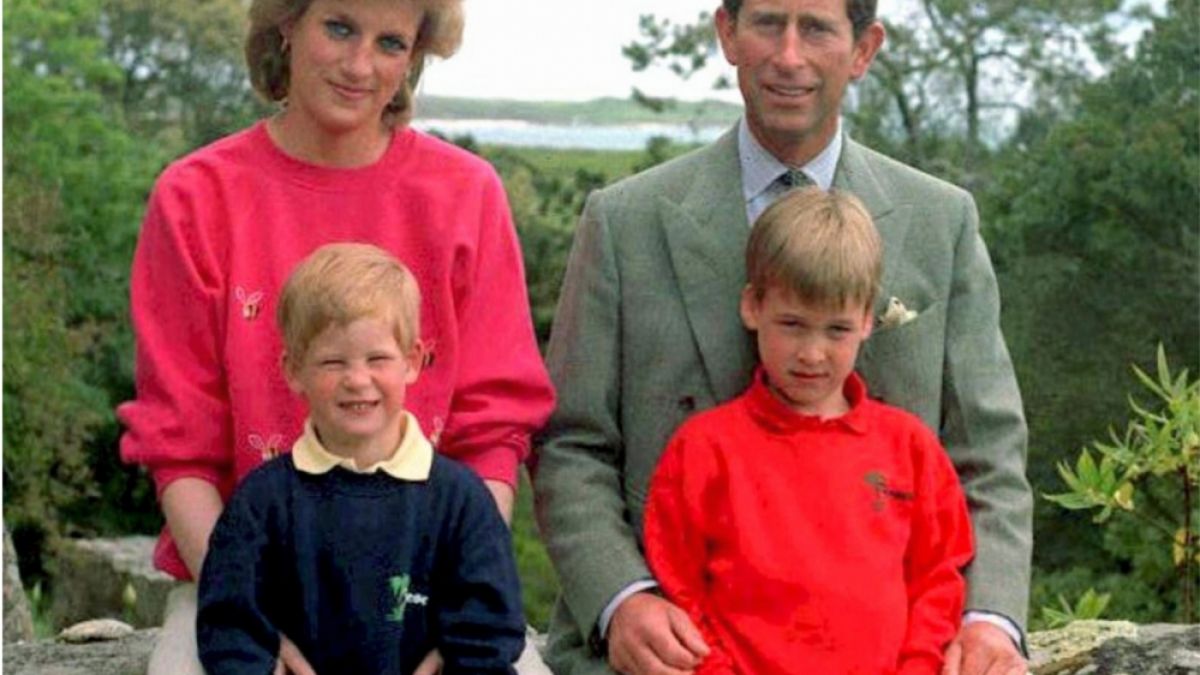 Lady Di mit Ehemann Prinz Charles und den gemeinsamen Söhnen Prinz Harry (links) und Prinz William. (Foto)