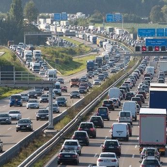 Verkehrschaos! Schlimmstes Wochenende des Sommers kommt Verkehrschaos! Schlimmstes Wochenende des Sommers kommt (Foto)