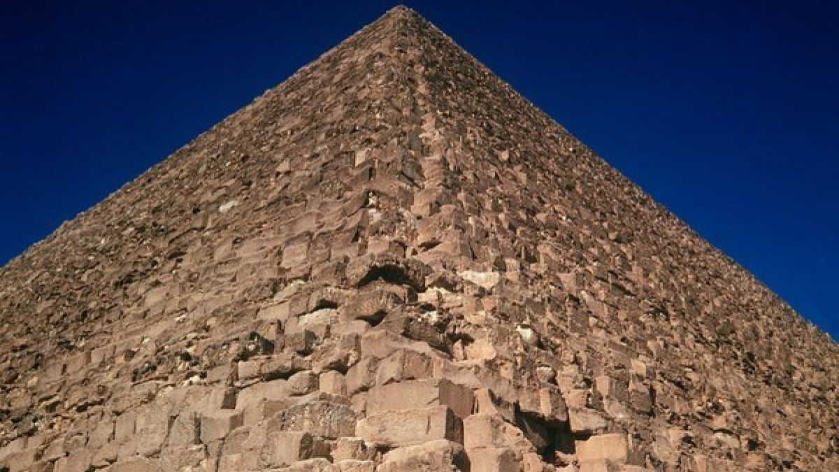 Die Pyramiden von Gizeh - hier die weltberühmte Cheops-Pyramide - sollen Wiessagungen zum bevorstehenden Weltende verborgen halten. (Foto)