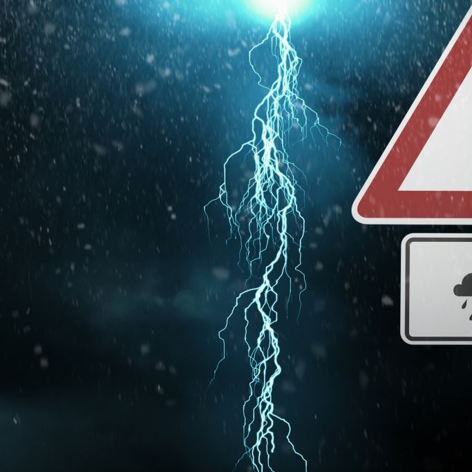 Achtung - Unwetter bringen hier Orkan, Hagel und Gewitter Achtung - Unwetter bringen hier Orkan, Hagel und Gewitter (Foto)
