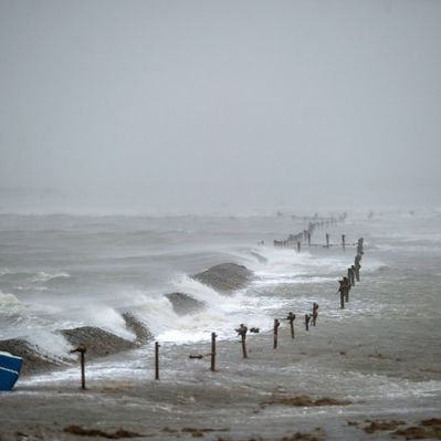 Unwetterwarnung! Schon 3 Tote durch Orkantief "Sebastian" Unwetterwarnung! Schon 3 Tote durch Orkantief "Sebastian" (Foto)