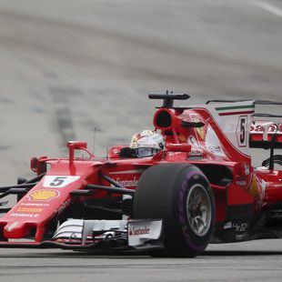 Hamilton triumphiert bei Grand Prix von Singapur - Vettel baut Mega-Crash Hamilton triumphiert bei Grand Prix von Singapur - Vettel baut Mega-Crash (Foto)