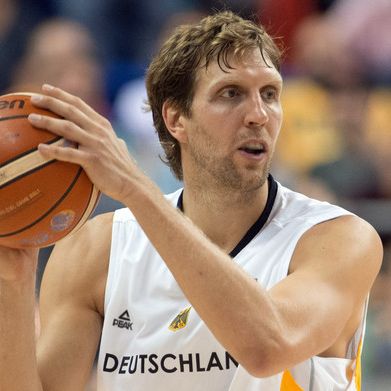 Nach dem Karriere-Aus! SIE bedeuten dem Basketballer die Welt Nach dem Karriere-Aus! SIE bedeuten dem Basketballer die Welt (Foto)