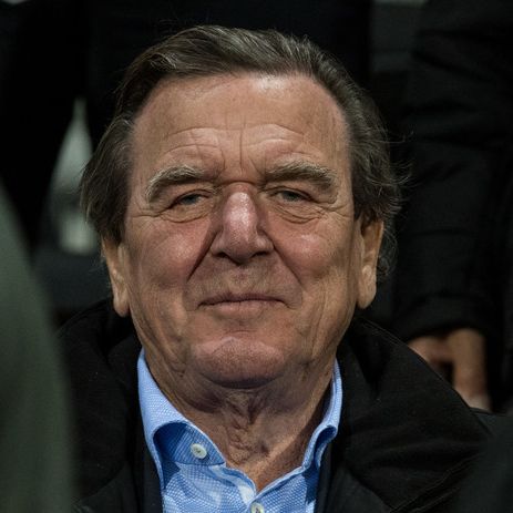 Neue Liebe für den Altkanzler? SIE soll der Trennungsgrund sein Neue Liebe für den Altkanzler? SIE soll der Trennungsgrund sein (Foto)