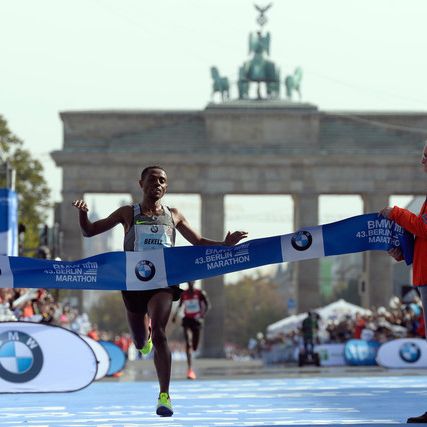 Kipchoge gewinnt Berlin-Marathon - Pflieger muss vorzeitig aufgeben Kipchoge gewinnt Berlin-Marathon - Pflieger muss vorzeitig aufgeben (Foto)