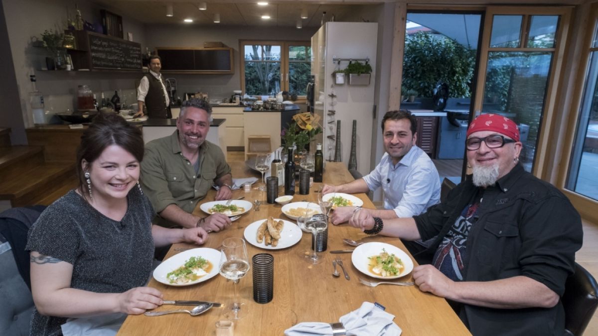 Maria Groß, Gastgeber Roland Trettl, Ali Güngörmüs und Stefan Marquard geben sich bei "Das perfekte Profi-Dinner" die Ehre. (Foto)