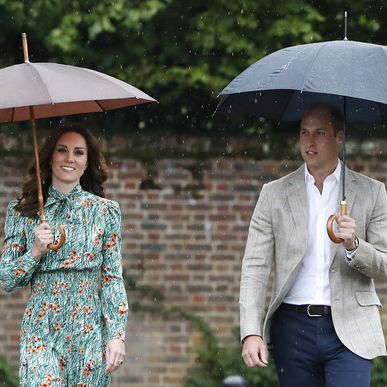 HIER können Sie die Mode von Herzogin Kate kaufen HIER können Sie die Mode von Herzogin Kate kaufen (Foto)