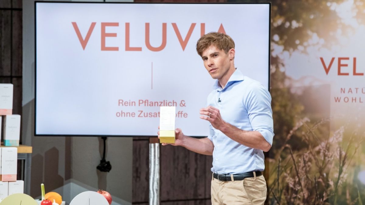 Jörn-Marc Vogler stellt sein Nahrungsergänzungsmittel "Veluvia" vor. (Foto)