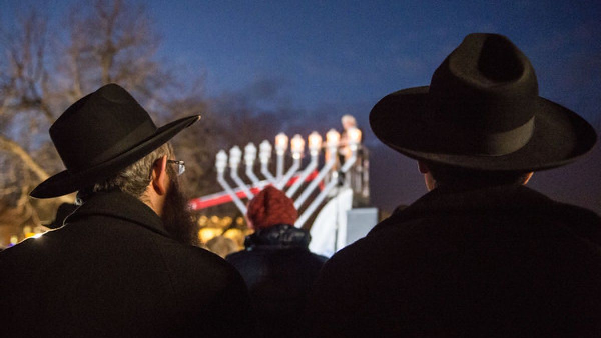 Juden feiern zwar kein Weihnachten, aber dafür das Lichterfest Channuka im Dezember. (Foto)