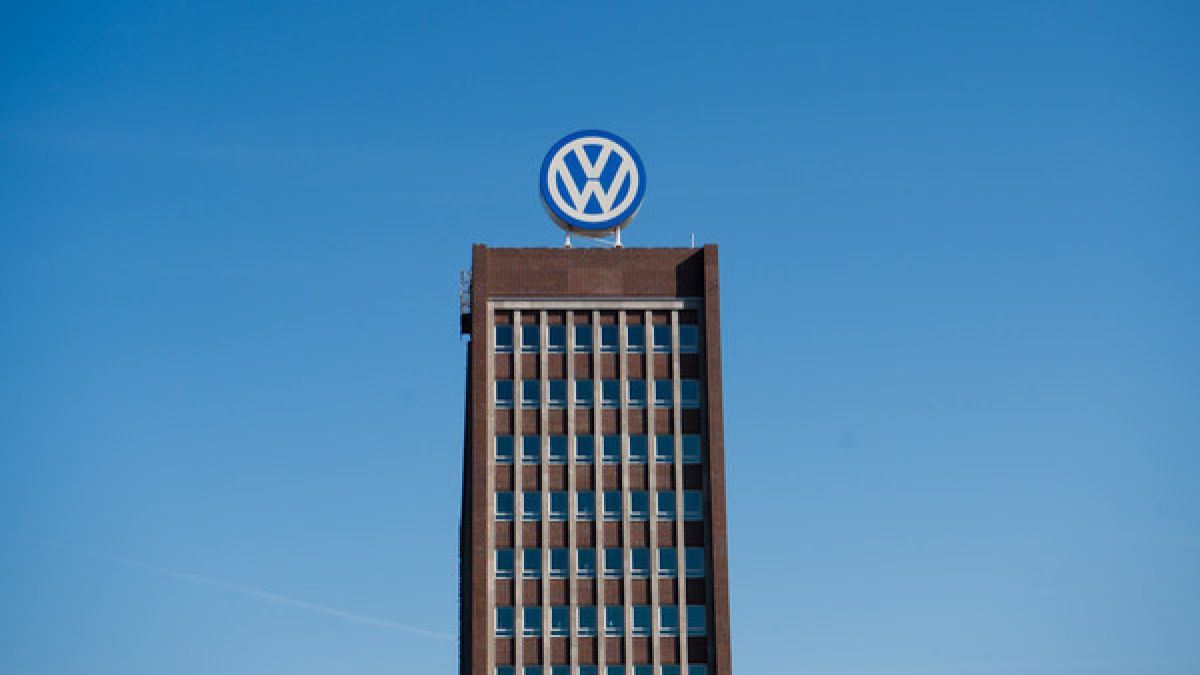 Lange Zeit galt die Volkswagen AG als deutsches Vorzeigeunternehmen. Inzwischen kämpft der Konzern mit den Folgen des "Dieselgate". (Foto)