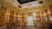Das nachgebildete Bernsteinzimmer im Katharinenpalast in Puschkin bei Sankt Petersburg.