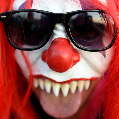 Schon wieder! Horror-Clown will Mädchen in Auto locken