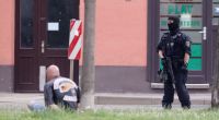 Bei einer Schießerei in Leipzig wurde ein 27-Jähriger getötet. Mehrere Hells Angels stehen vor Gericht.