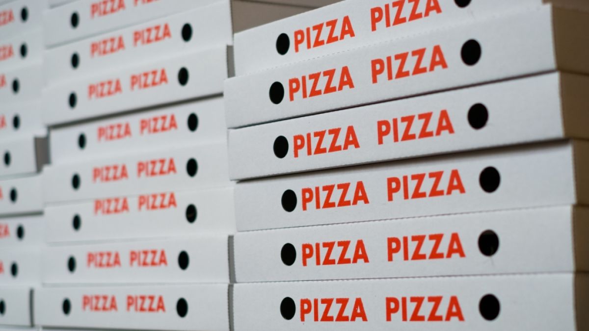 Ein 17 Jahre alter Teenager aus der Schweiz fraß sich buchstäblich zu Tode - der übergewichtige Junge bestellte immer wieder heimlich Pizza und Fast Food (Symbolbild). (Foto)