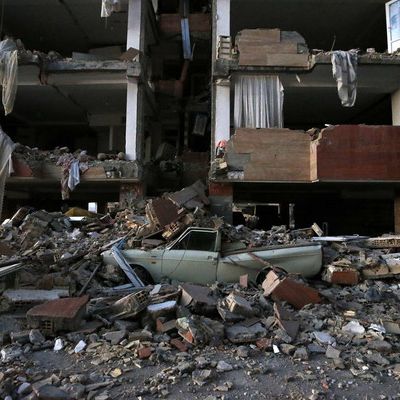 Über 400 Tote und 7.000 Verletzte nach schwerem Erdbeben in Kurdenregion Über 400 Tote und 7.000 Verletzte nach schwerem Erdbeben in Kurdenregion (Foto)