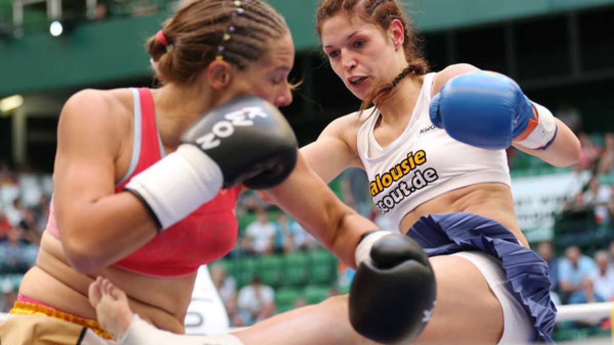 Kickboxerin Marie Lang (re.) tritt bei der WM 2017 gegen Jessica Gladstone aus Kanada an. (Foto)