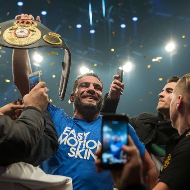 Charr 1. Schwergewichts-Weltmeister seit Max Schmeling Charr 1. Schwergewichts-Weltmeister seit Max Schmeling (Foto)
