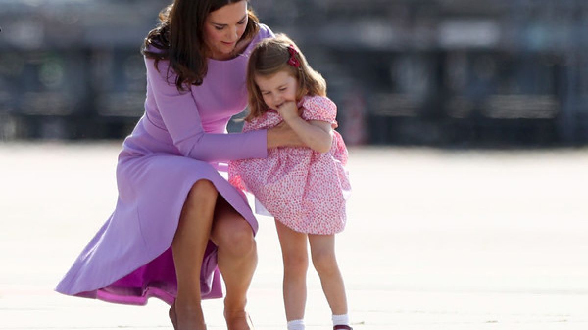 Mutet Kate Middleton ihrer zwei Jahre alten Tochter Prinzessin Charlotte zu viel zu? (Foto)