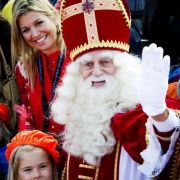 Wenn die Ankunft von Sinterklaas in den Niederlanden die Weihnachtszeit einläutet, sind auch Königin Maxima und Prinzessin Amalia mit von der Partie.