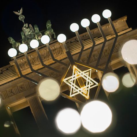 Bräuche, Bedeutung und Co.! DAS macht das jüdische Lichterfest Hanukkah aus Bräuche, Bedeutung und Co.! DAS macht das jüdische Lichterfest Hanukkah aus (Foto)