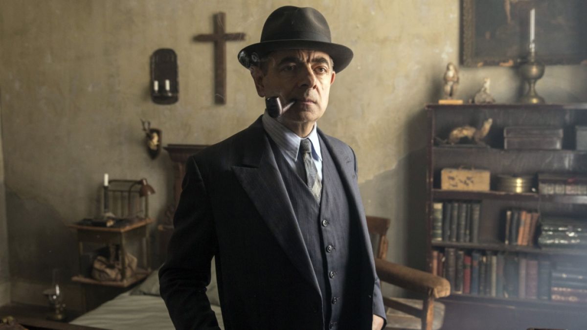 Erneut ist Kommissar Maigret (Rowan Atkinson) einem Verbrechen auf der Spur. (Foto)