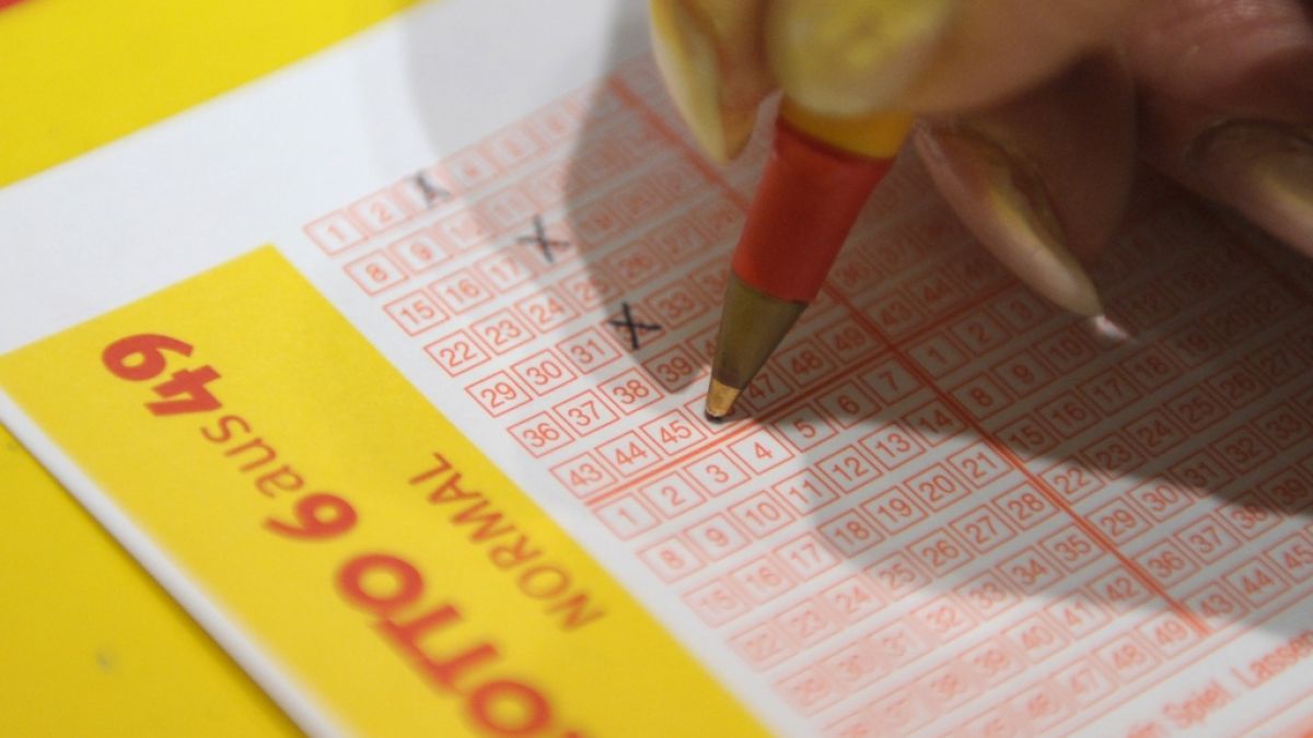 Informationen zu den aktuellen Lottozahlen im Lotto am Samstag, Ziehung der Lotto-Gewinnzahlen bei 6 aus 49, Spiel 77 und Super 6. (Foto)