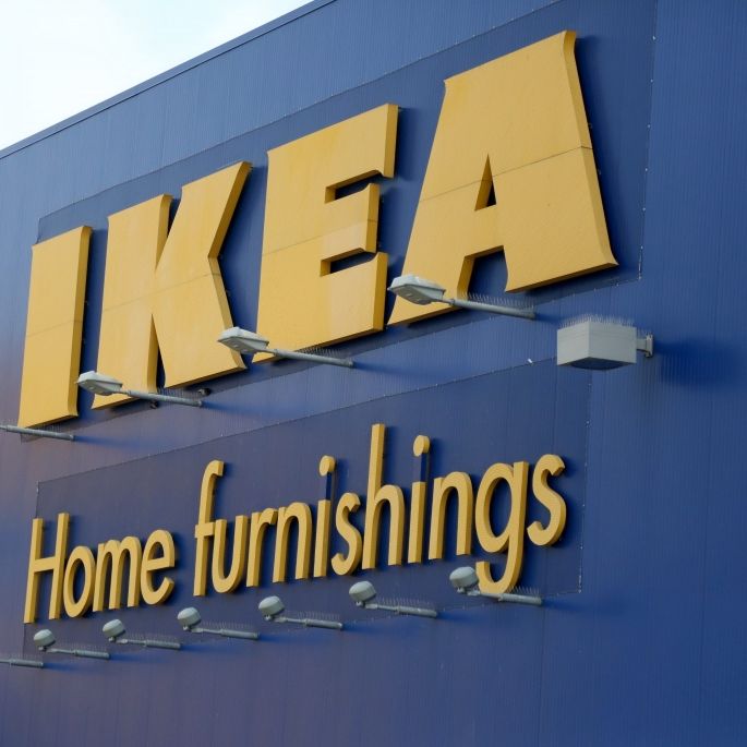 Ikea gibt Rabatt, wenn Schwangere auf Werbung pinkeln Ikea gibt Rabatt, wenn Schwangere auf Werbung pinkeln (Foto)