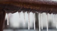 Frostige Temperaturen in Sibirien wurden einem 26-Jährigen zum Verhängnis: Er starb an einer Dachrinne hängend als menschlicher Eiszapfen (Symbolfoto).