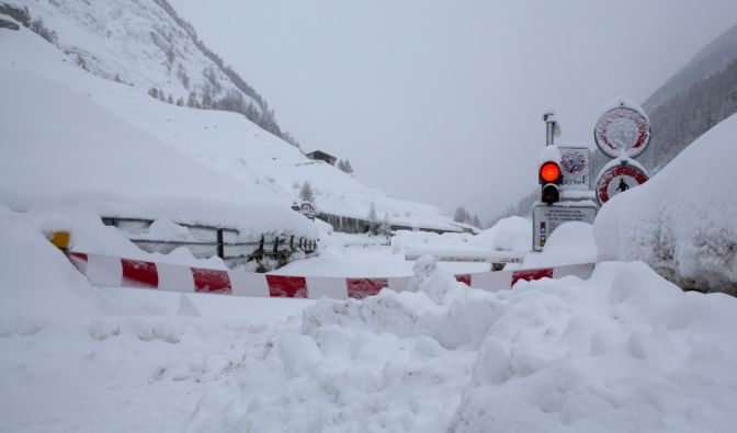 9.000 Urlauber in Zermatt eingeschneit