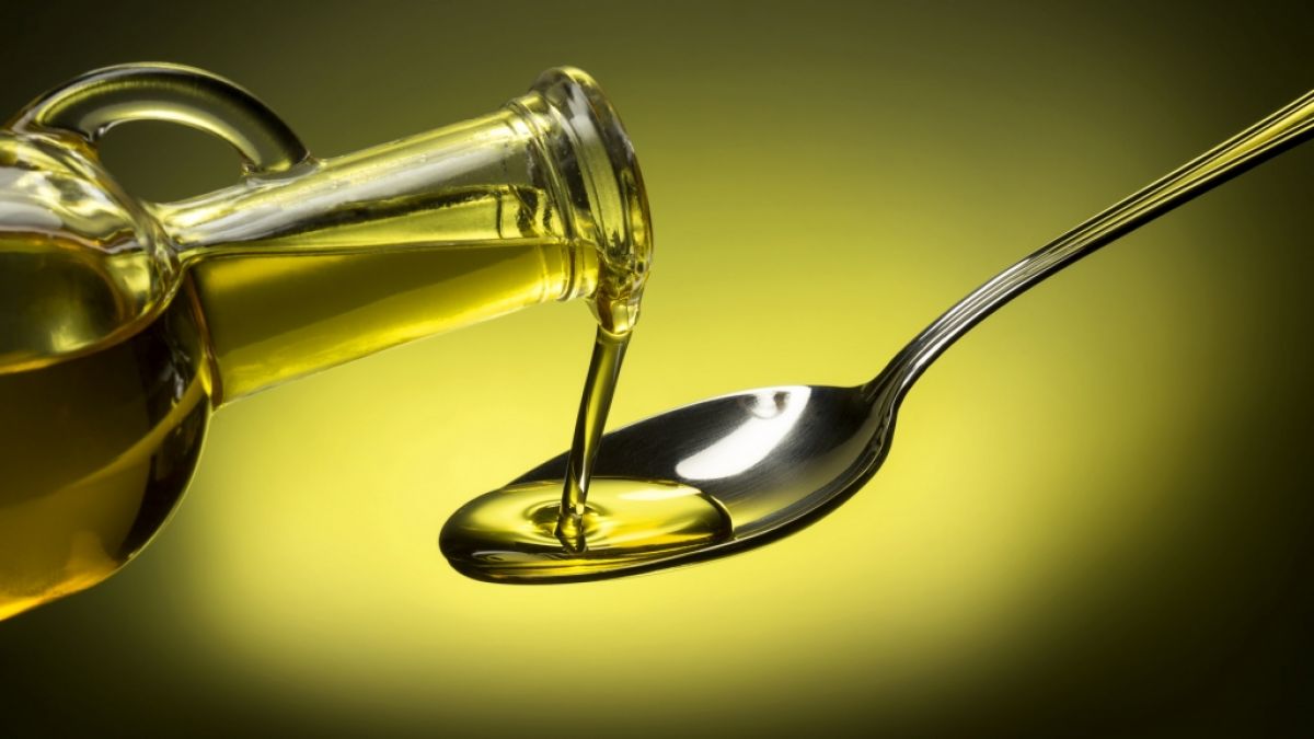 Stiftung Warentest hat sich verschiedene Sorten Olivenöl vorgeknöpft (Symbolbild). (Foto)
