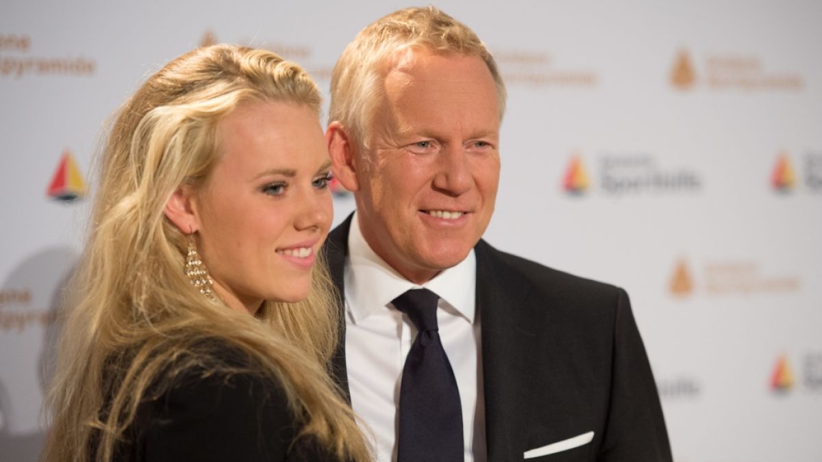 Moderator Johannes B. Kerner und seine Tochter Emily Becker-Kerner bei der Verleihung der "Goldenen Sportpyramide". (Foto)