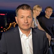 Get Wallpaper Bernhard Bettermann News Aktuelle Nachrichten Zu Bernhard For iPhone Free