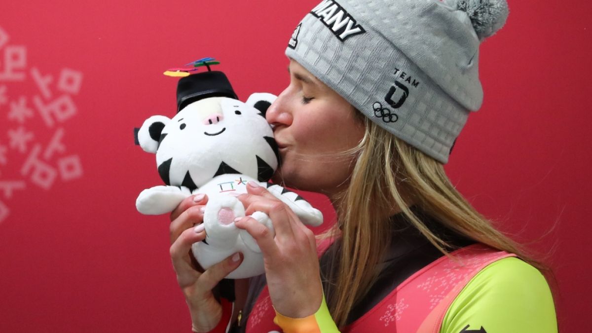Natalie Geisenberger jubelt über ihre Goldmedaille bei den Olympischen Winterspielen 2018. (Foto)