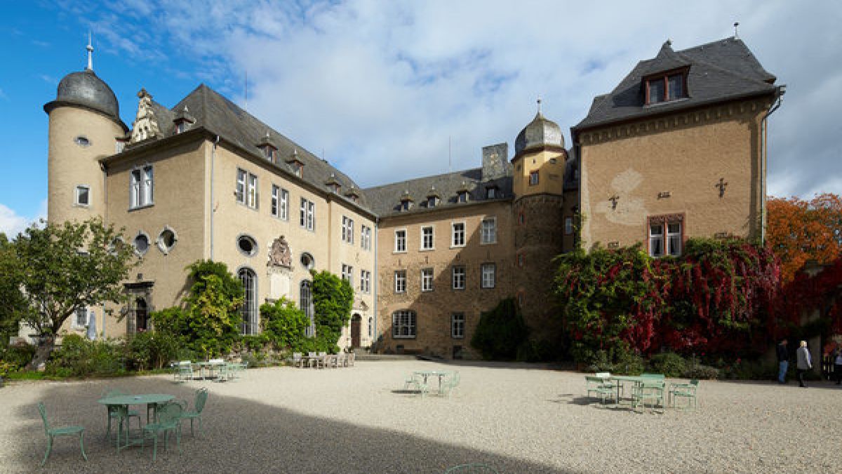 Auf Schloss "Burg Namedy" in Andernach (Rheinland-Pfalz) wird der im Alter von 39 Jahren verstorbene Carlos Prinz von Hohenzollern seine letzte Ruhe finden. (Foto)