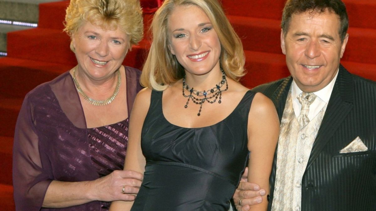Stefanie Hertel gemeinsam mit ihren Eltern Elisabeth (links) und Eberhard Hertel (rechts). (Foto)