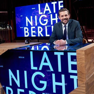 Zur Show-Premiere: Jan Böhmermann verarscht Klaas Heufer-Umlauf Zur Show-Premiere: Jan Böhmermann verarscht Klaas Heufer-Umlauf (Foto)