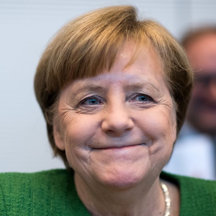 Merkel wiedergewählt! Polizei überwältigt Störer Merkel wiedergewählt! Polizei überwältigt Störer (Foto)