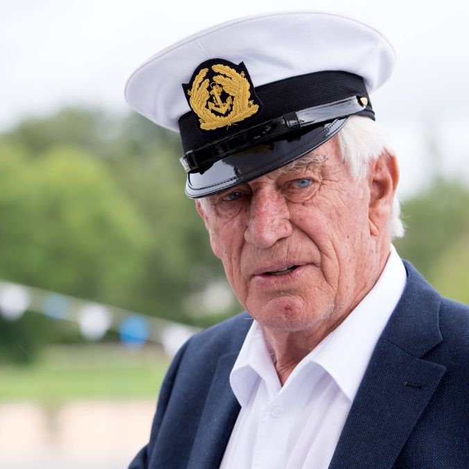 Letzte Reise! "Traumschiff"-Kapitän in Heimatort beigesetzt Letzte Reise! "Traumschiff"-Kapitän in Heimatort beigesetzt (Foto)