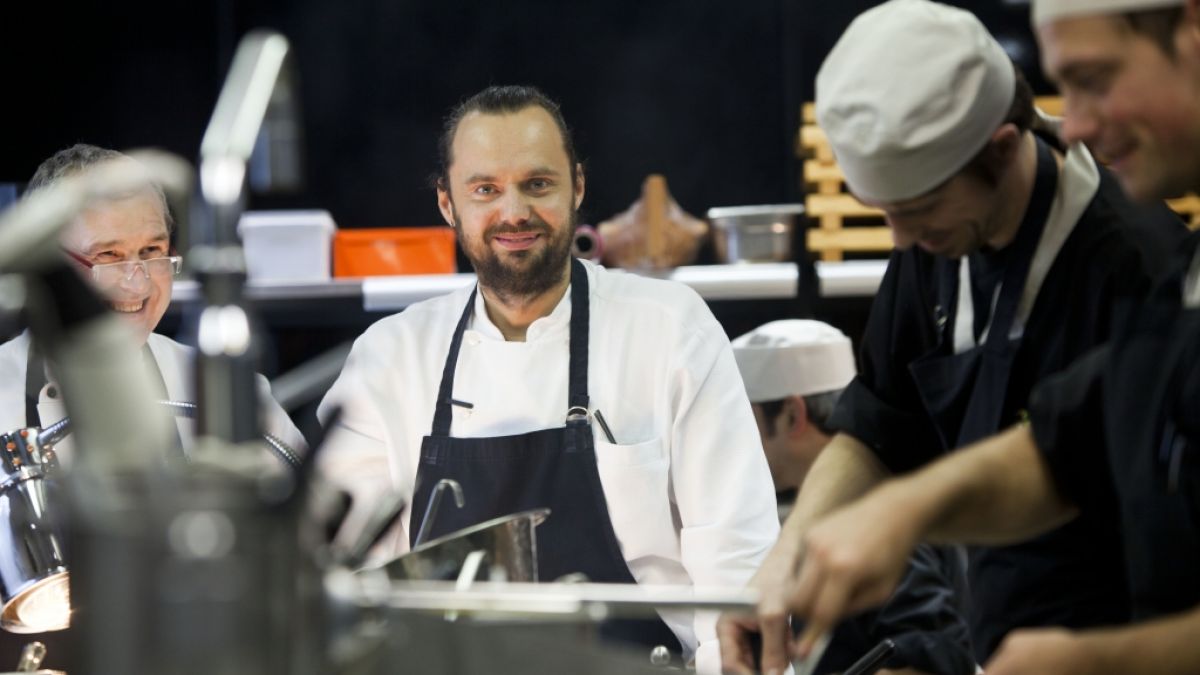 Starkoch Mario Lohninger in der Küche des "Cocoon" 2010. (Foto)