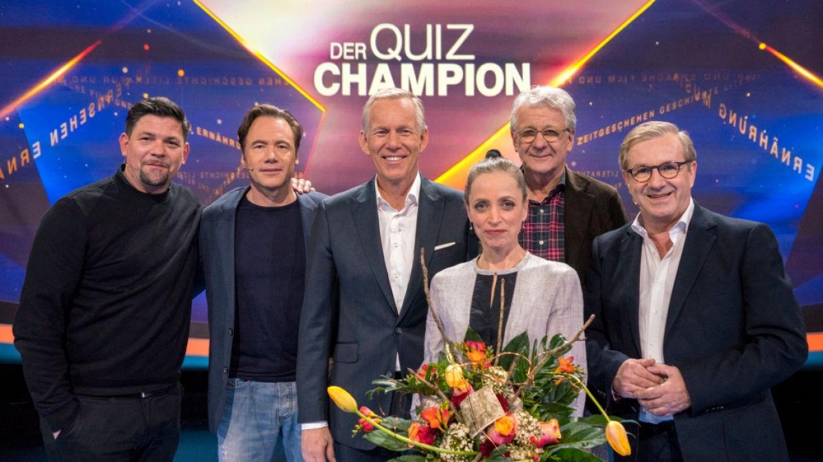 Moderator Johannes B. Kerner will in "Der Quiz-Champion" mit Tim Mälzer, Michael "Bully" Herbig, Anna Thalbach, Marcel Reif und Jan Hofer (v.l.n.r.) herausfinden, wer das Zeug zum Super-Quizzer hat. (Foto)