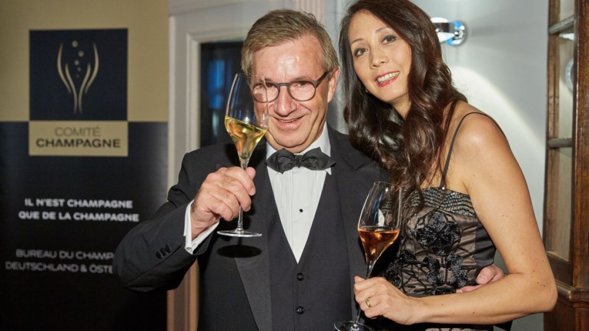 Jan Hofer Privat So Lebt Mister Tagesschau Mit Freundin Und Nachwuchs News De