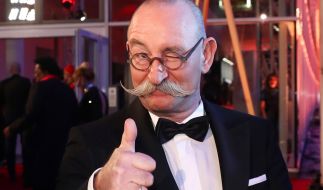 Ludwig Hofmaier Aus Bares Fur Rares Privat Warum Heisst Der Kult Handler Eigentlich Handstand Lucki News De