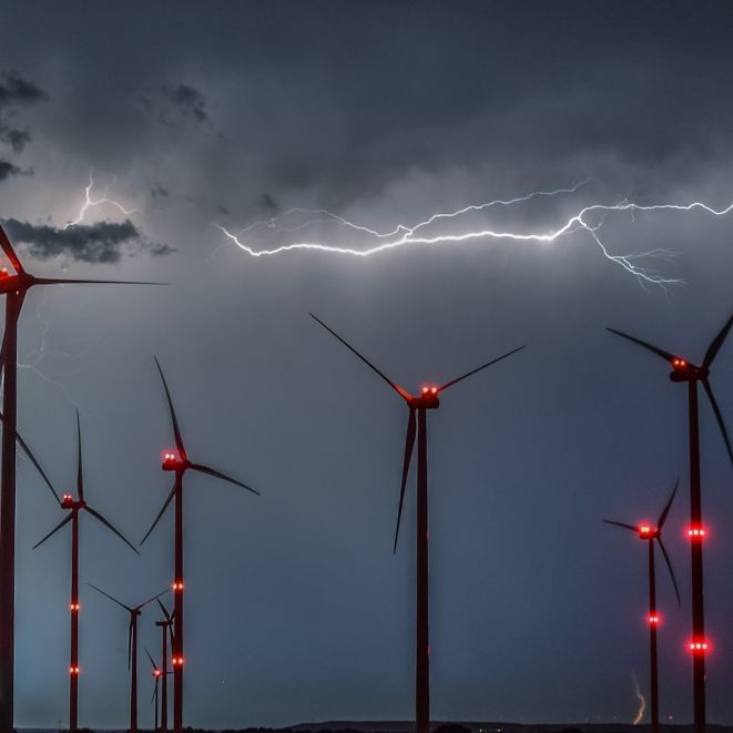 Zuhause bleiben! Freitag, der 13. stürmt mit Hagel und Gewitter! Zuhause bleiben! Freitag, der 13. stürmt mit Hagel und Gewitter! (Foto)