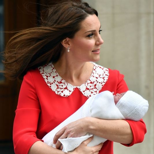 Das Royal-Baby ist da! Herzogin Kate zeigt ihren kleinen Prinzen Das Royal-Baby ist da! Herzogin Kate zeigt ihren kleinen Prinzen (Foto)