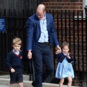 Prinz William kommt mit Prinz George und Prinzessin Charlotte zum St. Mary's Hospital im Londoner Stadtteil Paddington. Prinz William kommt mit Prinz George und Prinzessin Charlotte zum St. Mary's Hospital im Londoner Stadtteil Paddington.