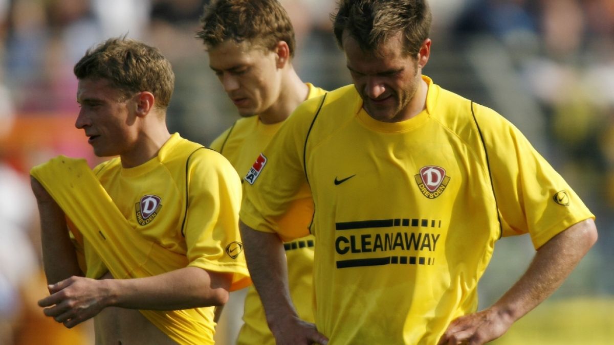 Ex-Fußballprofi Pavel Pergl (Mitte), hier mit seinen Teamkollegen Christian Fröhlich (links) und Karsten Oswald (rechts), ist im Alter von nur 40 Jahren gestorben. (Foto)