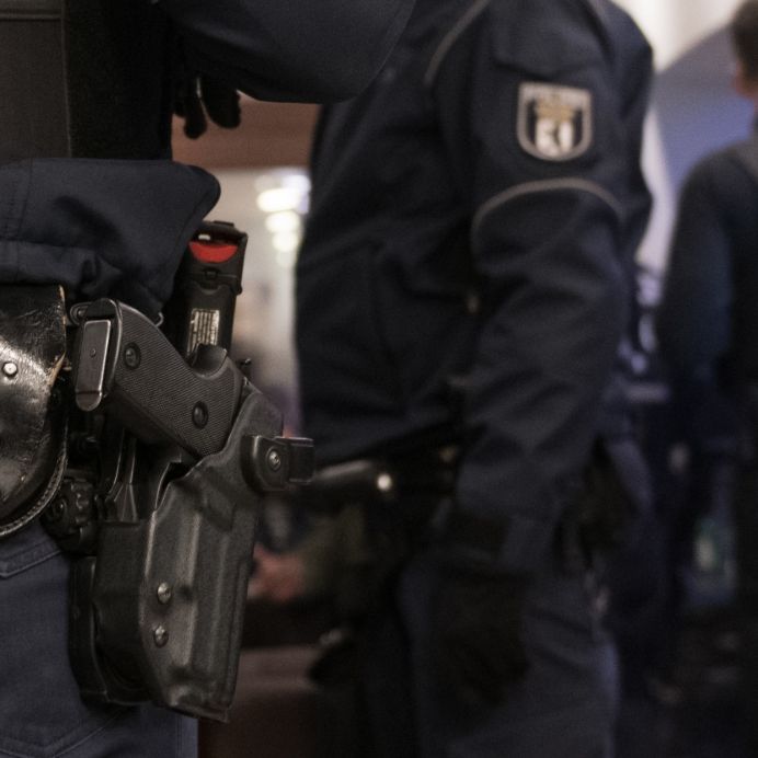Mutter stoppt bewaffneten Täter - tot! Mutter stoppt bewaffneten Täter - tot! (Foto)