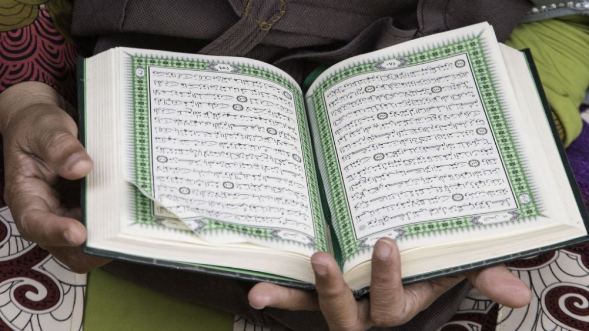 Das Lesen aus dem Koran ist essentiell im Fastenmonat Ramadan. (Foto)