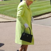 Die Queen entschied sich für ein zitronengelbes Kostüm. Die Queen entschied sich für ein zitronengelbes Kostüm.